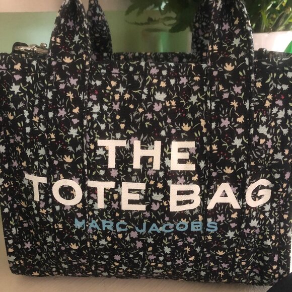 ***SOLD***NWOT Marc Jacobs Ditsy Floral Canvas Tote Bag Black Multi Small - Picture 2 of 16